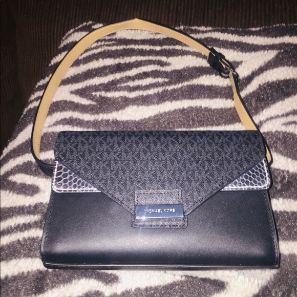 Michael Michael Kors Black Python Belt Bag - Picture 2 of 8